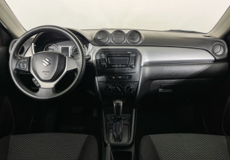 Подержанный автомобиль Suzuki Vitara 2017 года (12 фото)