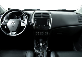 Подержанный автомобиль Mitsubishi ASX 2013 года (11 фото)
