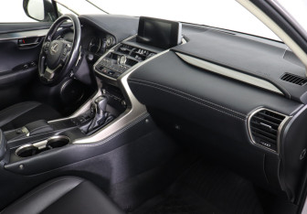 Подержанный автомобиль Lexus NX 2017 года (10 фото)
