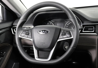 Подержанный автомобиль JAC J7 2021 года (9 фото)