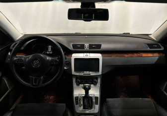 Подержанный автомобиль Volkswagen Passat Sedan 2010 года (11 фото)