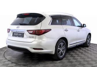 Подержанный автомобиль Infiniti QX60 2018 года (5 фото)