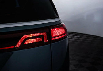 Подержанный автомобиль Kia Carnival 2021 года (8 фото)