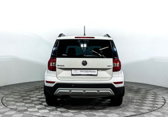 Подержанный автомобиль Skoda Yeti 2015 года (6 фото)