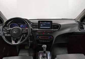 Подержанный автомобиль Kia Ceed Hatchback 2018 года (22 фото)