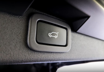 Подержанный автомобиль Land Rover Discovery 2020 года (28 фото)
