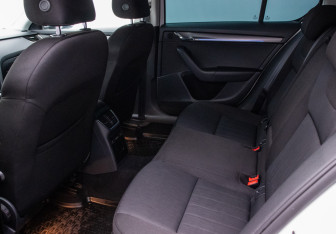 Подержанный автомобиль Skoda Octavia Liftback 2018 года (11 фото)