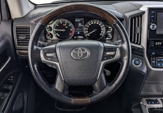 Подержанный автомобиль Toyota Land Cruiser Suv 2019 года (22 фото)