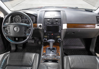 Подержанный автомобиль Volkswagen Touareg 2009 года (13 фото)