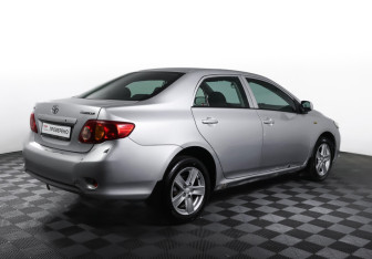 Подержанный автомобиль Toyota Corolla Sedan 2008 года (5 фото)