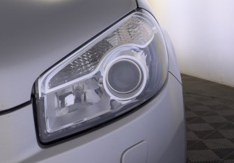 Подержанный автомобиль Nissan Qashqai 2012 года (11 фото)