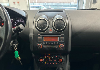 Подержанный автомобиль Nissan Qashqai 2011 года (16 фото)
