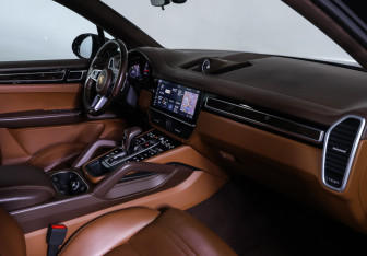 Подержанный автомобиль Porsche Cayenne 2018 года (11 фото)