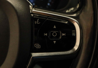 Подержанный автомобиль Volvo XC60 2019 года (11 фото)