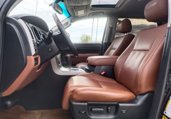 Подержанный автомобиль Toyota Tundra 2013 года (10 фото)