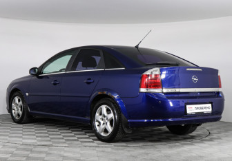 Подержанный автомобиль Opel Vectra Sedan 2007 года (4 фото)