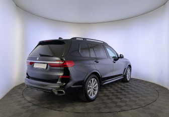 Подержанный автомобиль BMW X7 2019 года (5 фото)