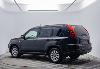 Подержанный автомобиль Nissan X-Trail 2008 года (7 фото)