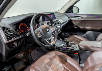 Подержанный автомобиль BMW X3 2020 года (16 фото)