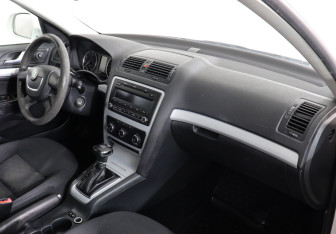 Подержанный автомобиль Skoda Octavia Liftback 2011 года (6 фото)