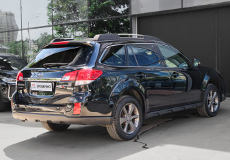 Подержанный автомобиль Subaru Outback Wagon 2014 года (4 фото)