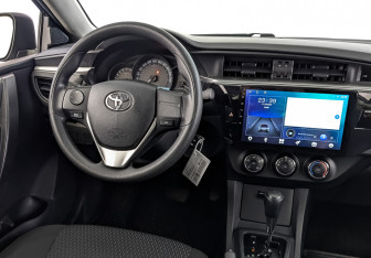 Подержанный автомобиль Toyota Corolla Sedan 2015 года (25 фото)