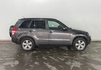 Подержанный автомобиль Suzuki Grand Vitara 2008 года (8 фото)