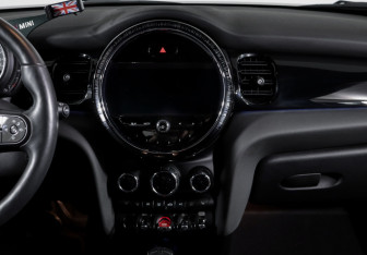 Подержанный автомобиль MINI Hatch 2021 года (13 фото)