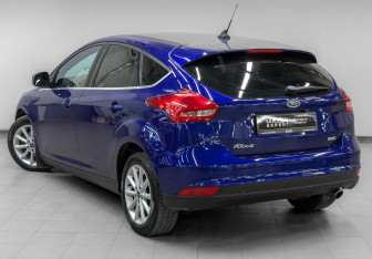 Подержанный автомобиль Ford Focus Hatchback 2017 года (7 фото)
