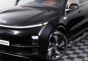 Подержанный автомобиль LiXiang L9 2023 года (31 фото)