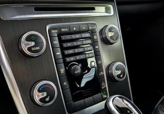 Подержанный автомобиль Volvo XC60 2015 года (25 фото)