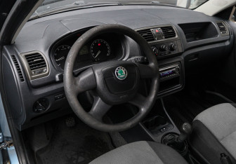 Подержанный автомобиль Skoda Fabia Hatchback 2010 года (10 фото)