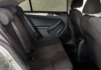 Подержанный автомобиль Volkswagen Jetta Sedan 2016 года (11 фото)