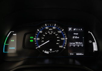 Подержанный автомобиль Hyundai IONIQ 2019 года (11 фото)