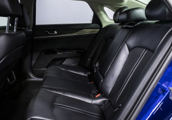 Подержанный автомобиль Kia K5 2021 года (10 фото)