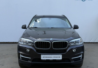 Подержанный автомобиль BMW X5 2015 года (2 фото)