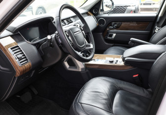 Подержанный автомобиль Land Rover Range Rover 2018 года (16 фото)