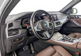 Подержанный автомобиль BMW X5 2020 года (16 фото)