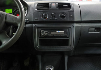 Подержанный автомобиль Skoda Fabia Hatchback 2011 года (15 фото)