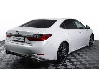 Подержанный автомобиль Lexus ES 2015 года (5 фото)