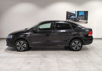 Подержанный автомобиль Volkswagen Polo Sedan 2014 года (8 фото)