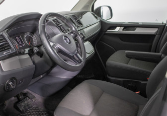 Подержанный автомобиль Volkswagen Multivan 2016 года (10 фото)
