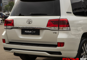Подержанный автомобиль Toyota Land Cruiser Suv 2017 года (23 фото)
