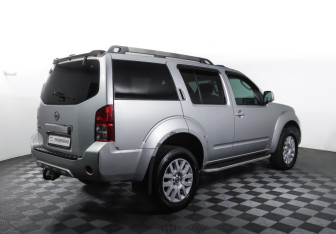 Подержанный автомобиль Nissan Pathfinder 2010 года (5 фото)