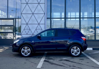 Подержанный автомобиль Nissan Qashqai 2012 года (8 фото)