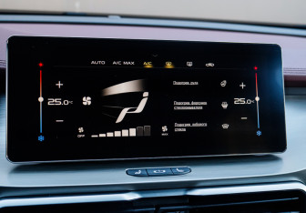 Подержанный автомобиль Geely Coolray 2023 года (20 фото)