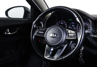 Подержанный автомобиль Kia Cerato Sedan 2021 года (13 фото)