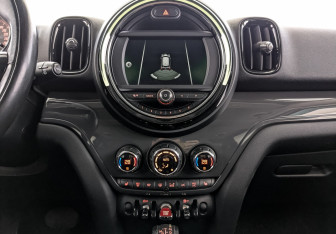 Подержанный автомобиль MINI Countryman 2018 года (17 фото)