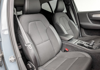 Подержанный автомобиль Volvo XC40 2020 года (22 фото)