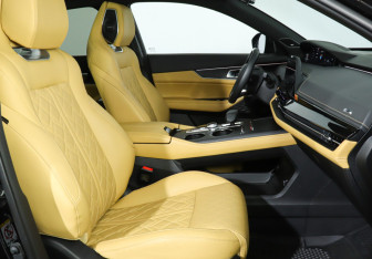 Подержанный автомобиль Changan UNI-K 2024 года (14 фото)